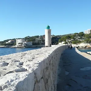 https://le-camelia.fr-provencehotel.com