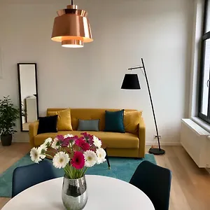 https://happy-house.brusselshotelsbook.com